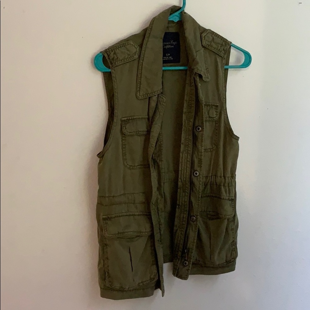 Vest - Picture 2 of 6